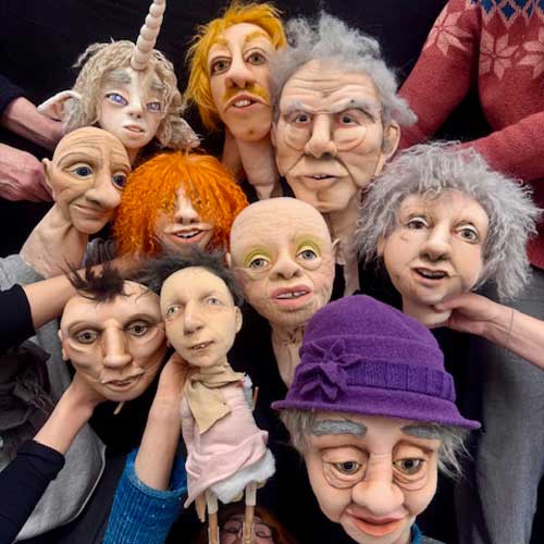 Puppen, die im Rahmen des Kurses Das genähte Gesicht entstanden (Dozentin Mechtild Nienaber) (Foto: Antke Wessel)
